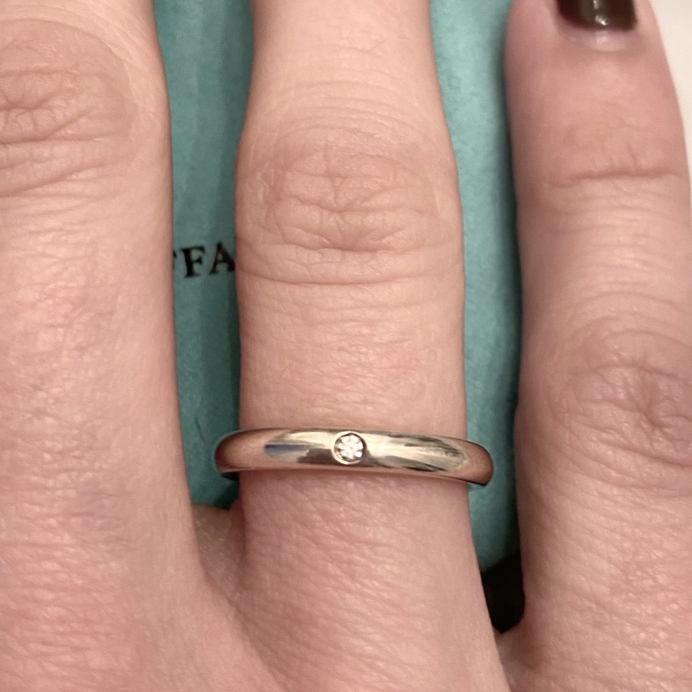 Tiffany & Co. Elsa Peretti band ring with a diamond in sterling silver.